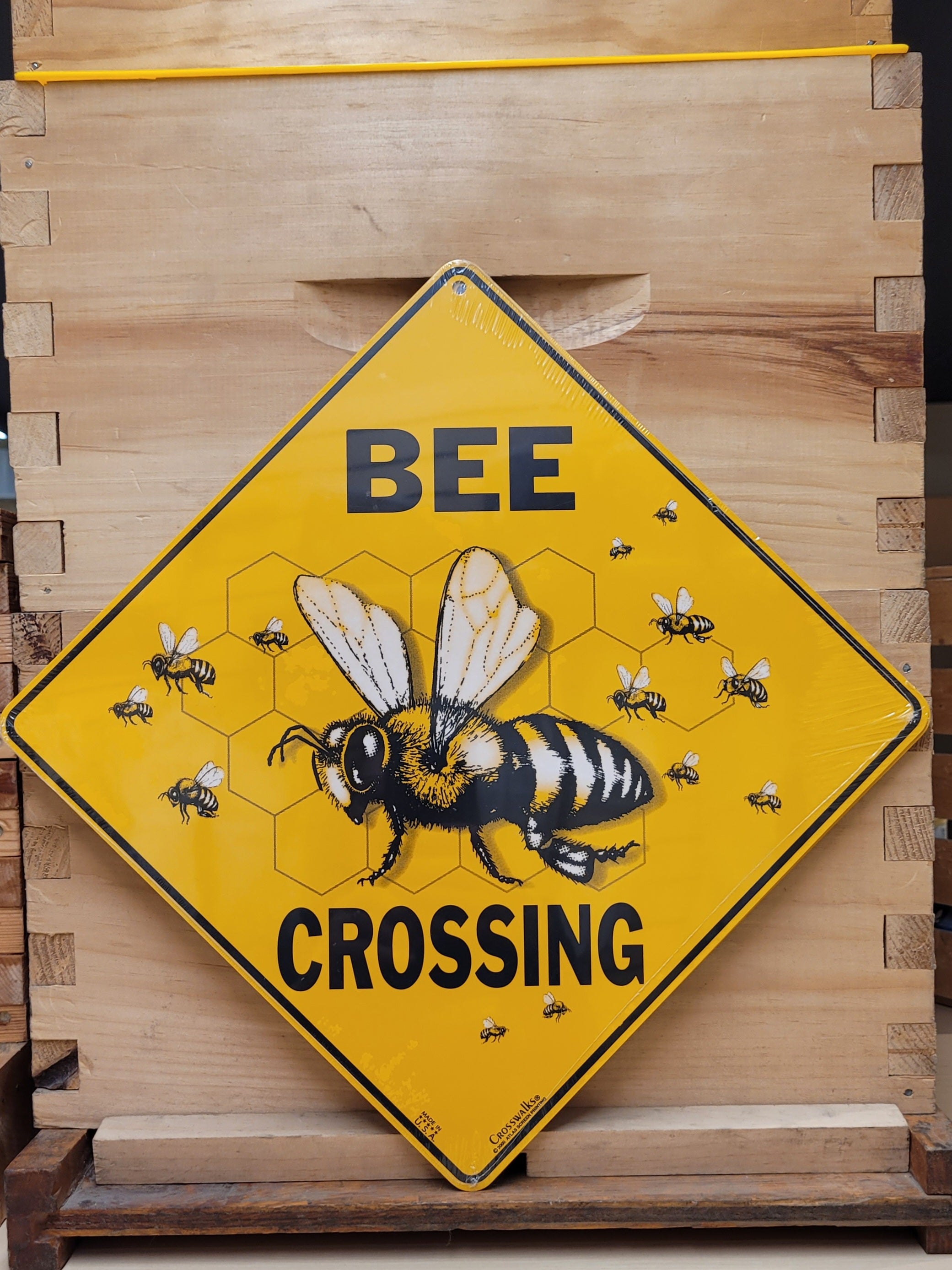 SIGN - BEE CROSSING